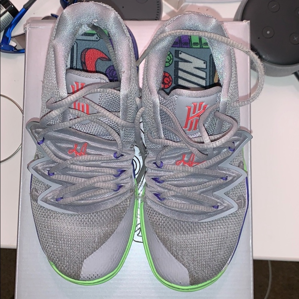 Kyrie 5 boys sneakers size 13c